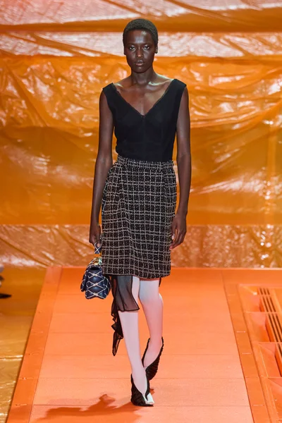 Look 28
